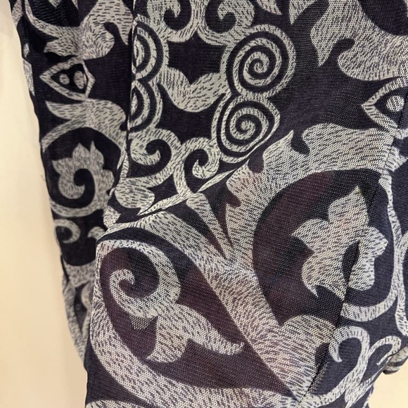 Purple lace top with pearl detailing - Picture 10 of 15